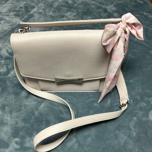 Woman’s handbag adjustable strap pastel pink floral inside magnetic closure